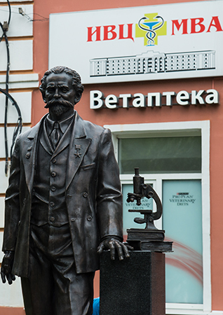 28 июня 2019 г. в Московской ветеринарной академии прошло торжественное открытие памятника Константину Ивановичу Скрябину (1878—1972) — русскому и советскому биологу, основателю отечественной гельминтологической науки. 